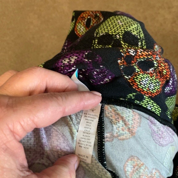 2XL LulaRoe Black Perfect T & TC Skull Legging - Picture 5 of 7